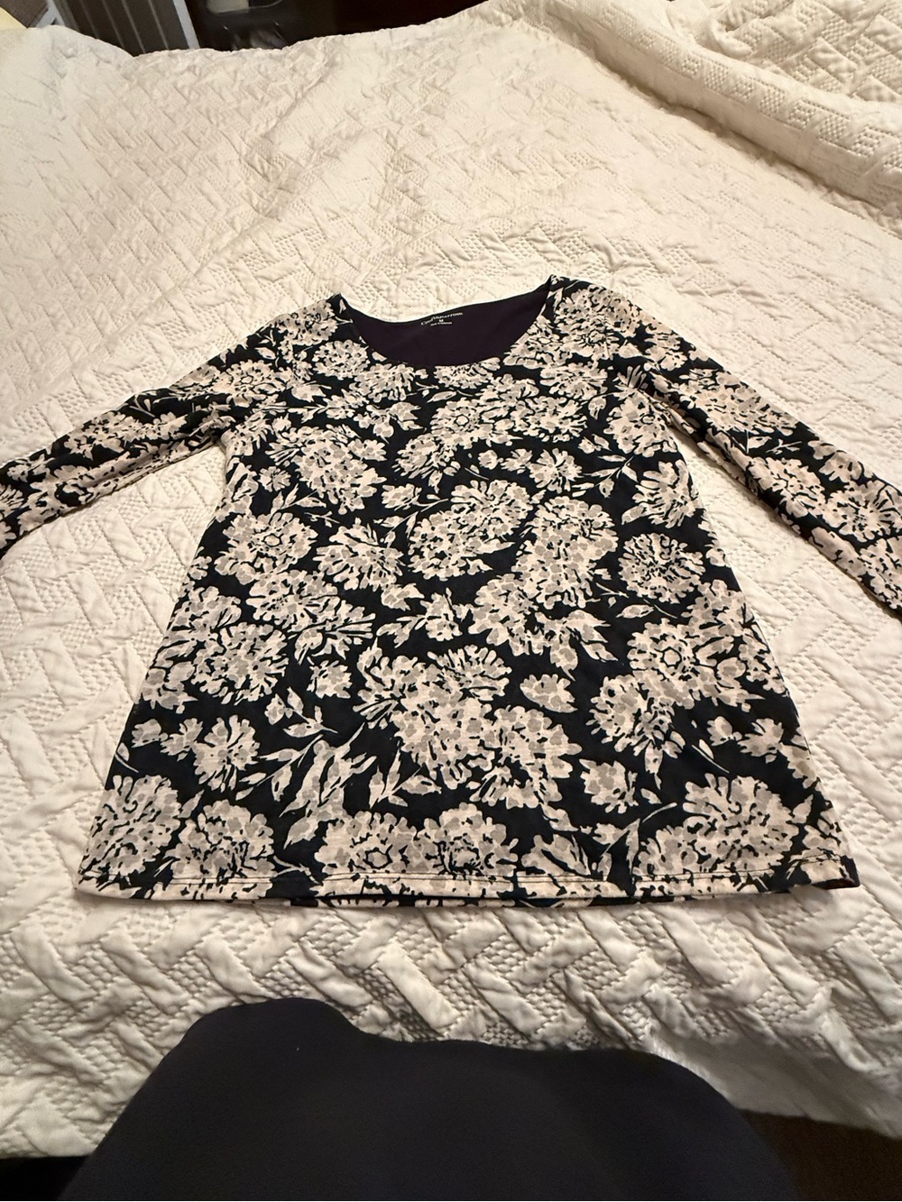 Croft & Barrow-Navy and Cream Floral Long-Sleeve Tunic Top